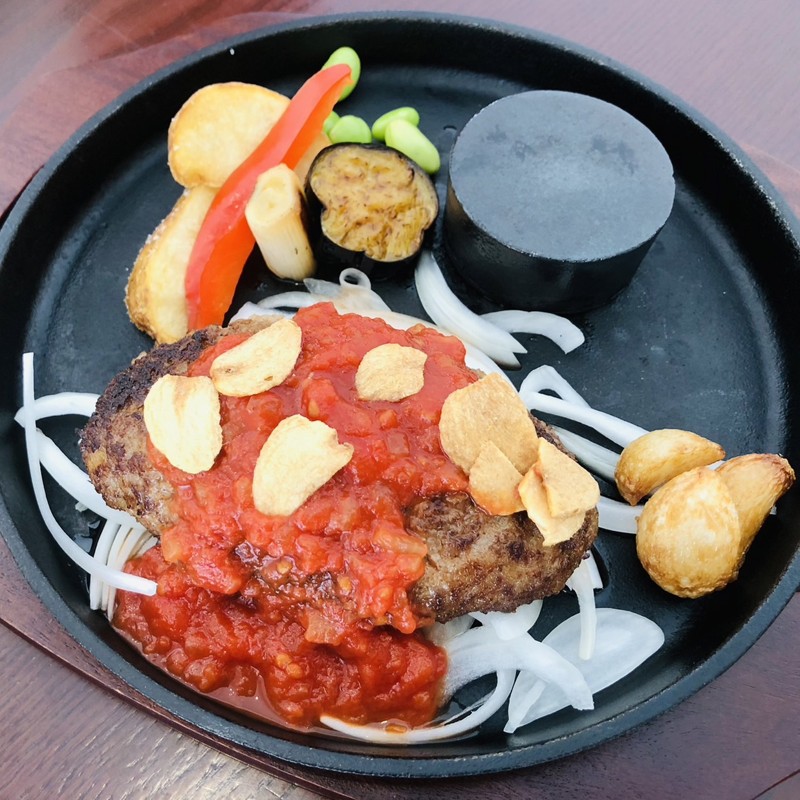 トマトガーリックソースのハンバーグ